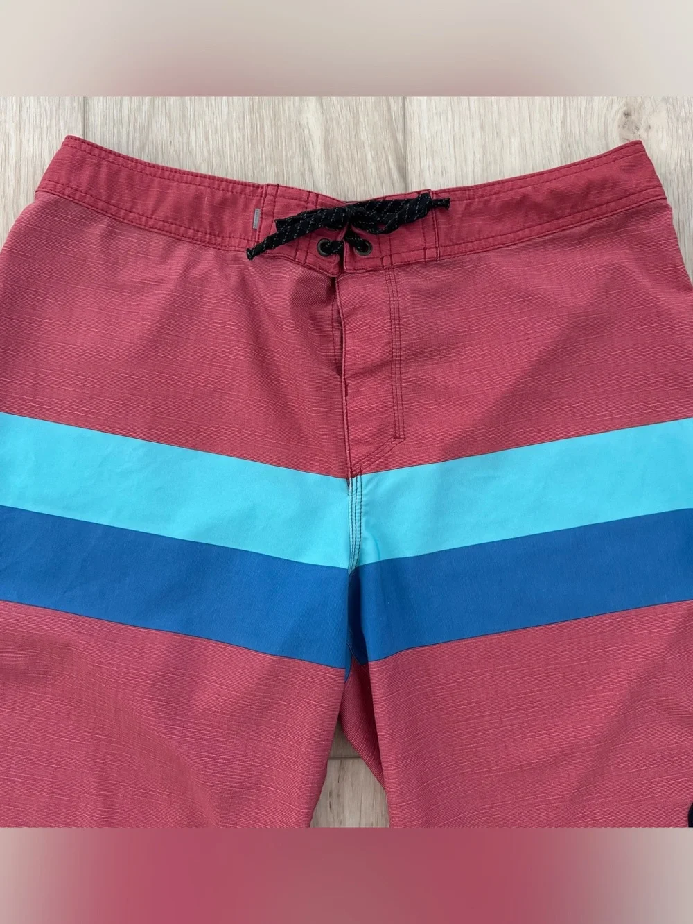 Quiksilver Mens size 31 red blue stripe board shorts surf swim trunks beach EUC